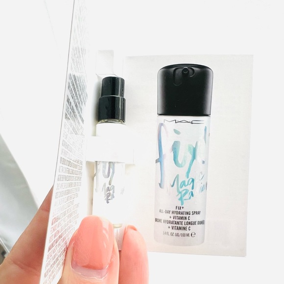 5 for 25⚡️MAC Fix+ Magic Radiance Mist Hydrating Spray w/ Vitamin C 2.5ml - Picture 5 of 6